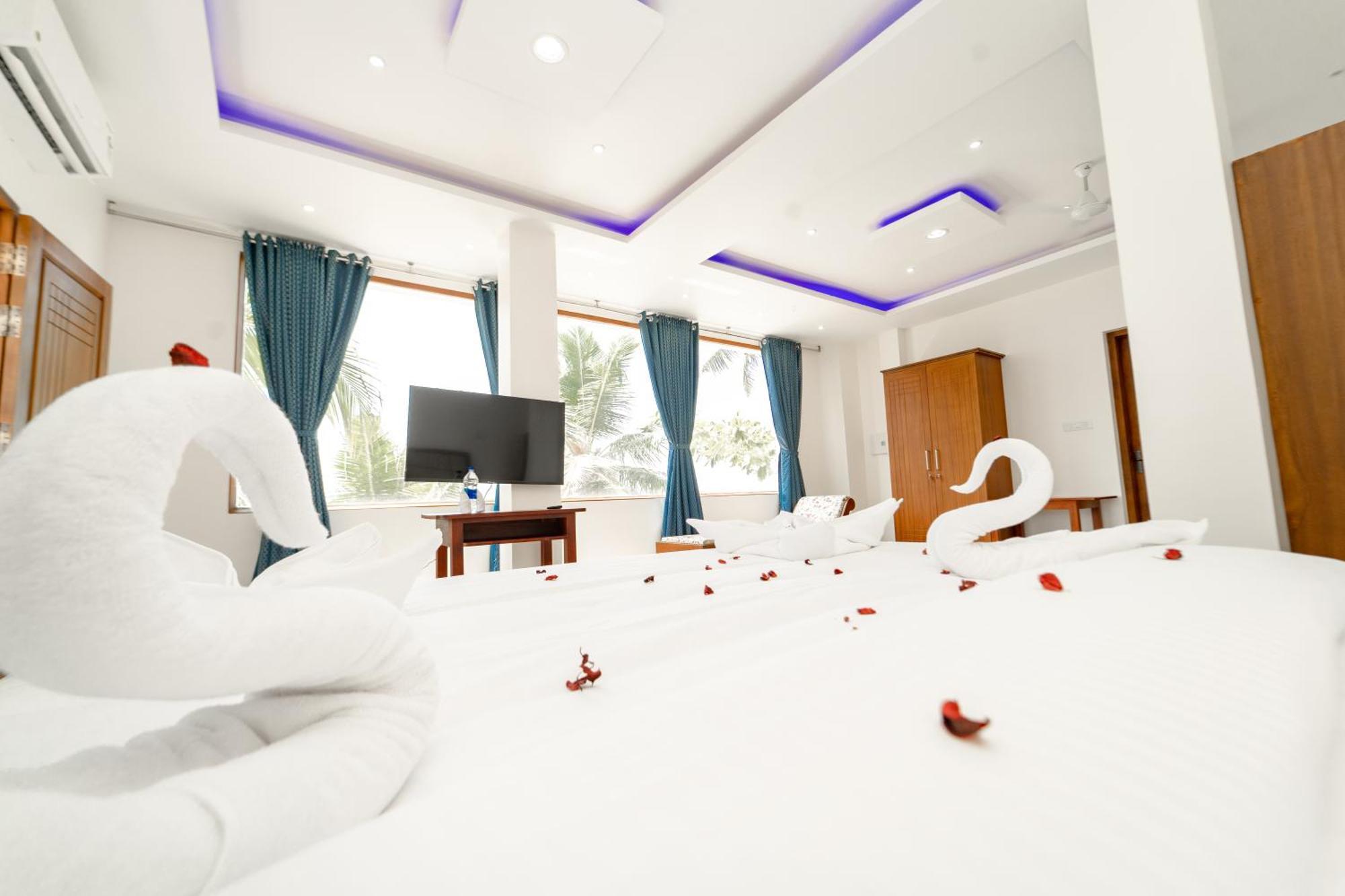 Skylar Seaview Beach Resort & Ayurveda Varkala Bagian luar foto