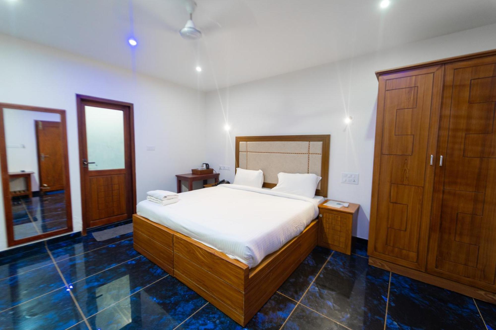Skylar Seaview Beach Resort & Ayurveda Varkala Bagian luar foto